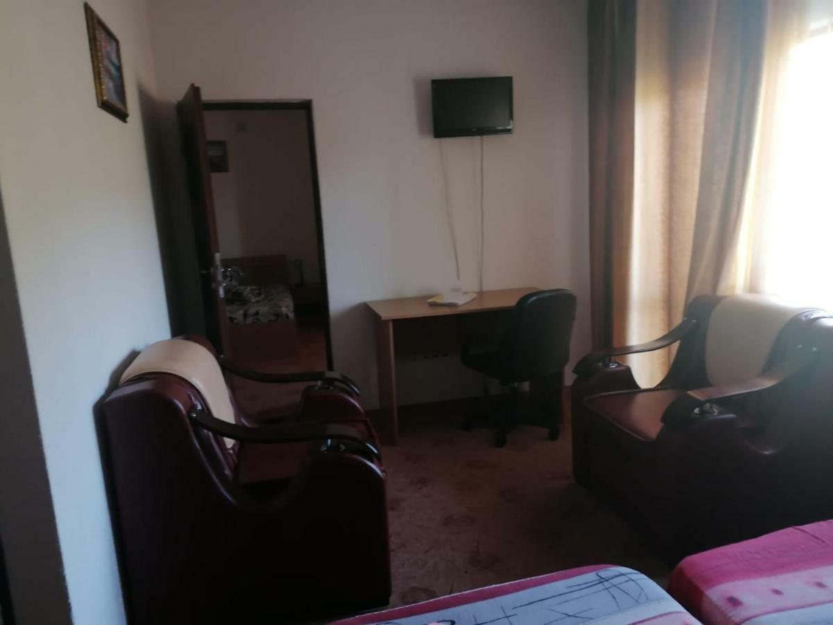 Hotel Pensiunea Pomi -Oesti Albestii Paminteni Exterior foto