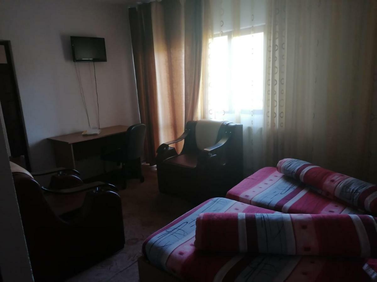 Hotel Pensiunea Pomi -Oesti Albestii Paminteni Exterior foto
