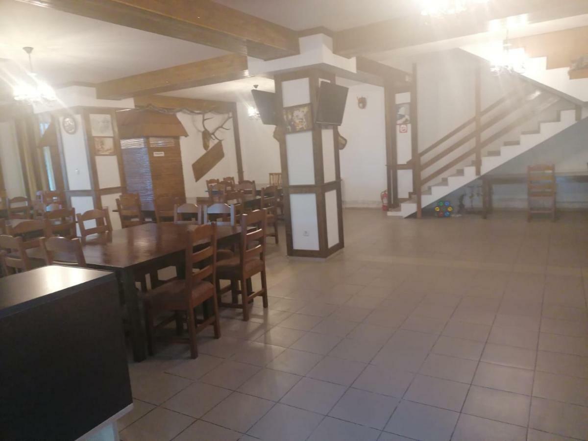 Hotel Pensiunea Pomi -Oesti Albestii Paminteni Exterior foto